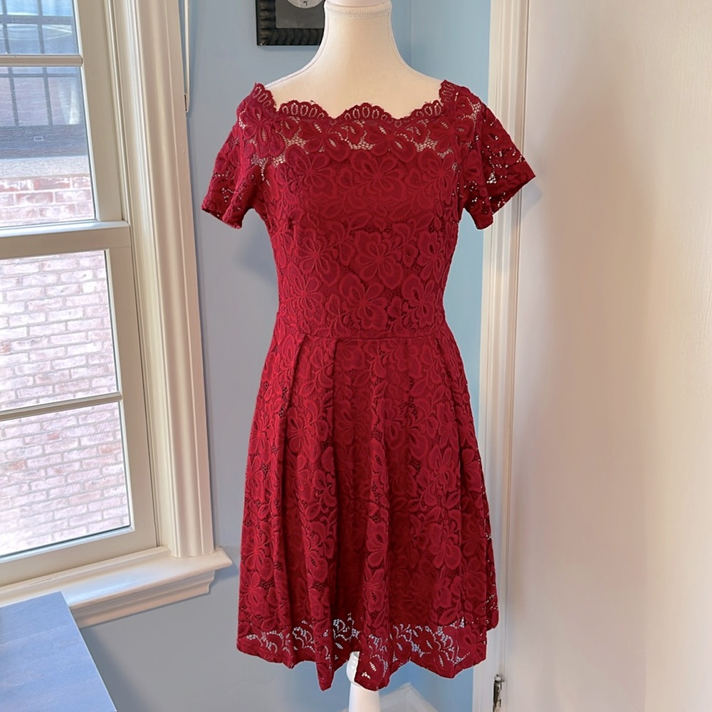 Red Boat-Neck A-Line Lace Dress w/ Tags. Size Medium